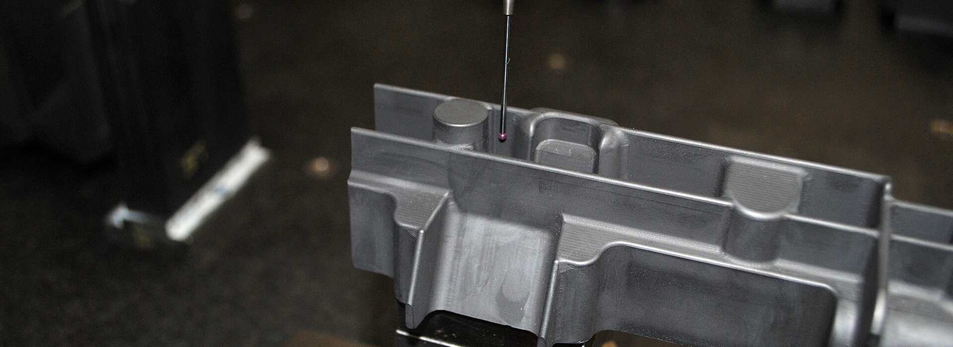 This screen shows the probing process of a graphite electrode for electro discharge machining